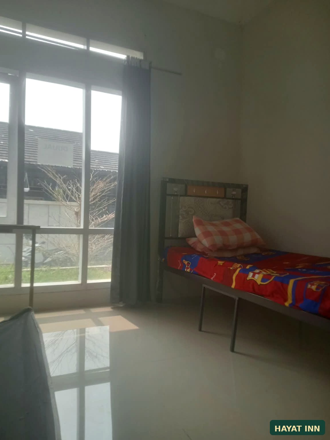 Interior kamar tidur HAYAT INN